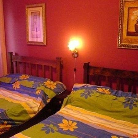 פוארטו גאלרה Tamaraw Beach Resort מראה חיצוני תמונה